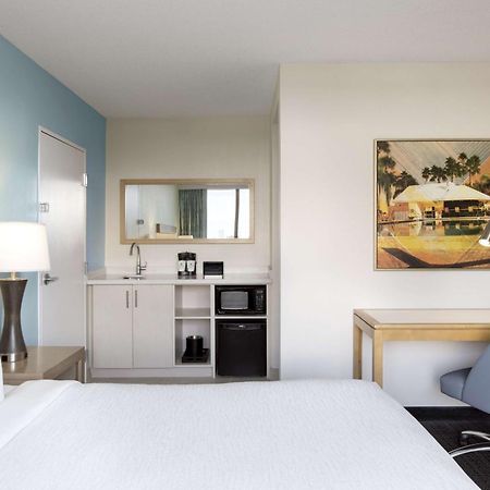 Embassy Suites By Hilton Tampa Airport Westshore Exteriör bild