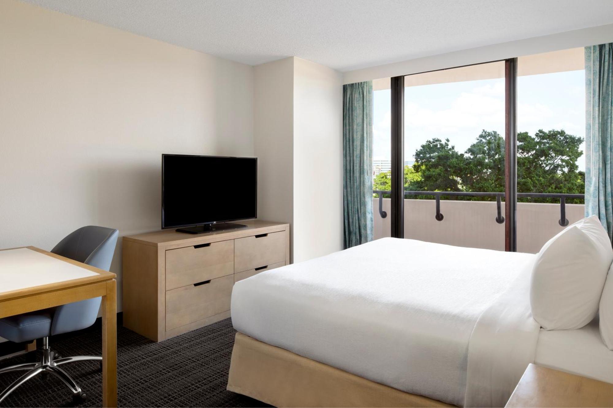 Embassy Suites By Hilton Tampa Airport Westshore Exteriör bild