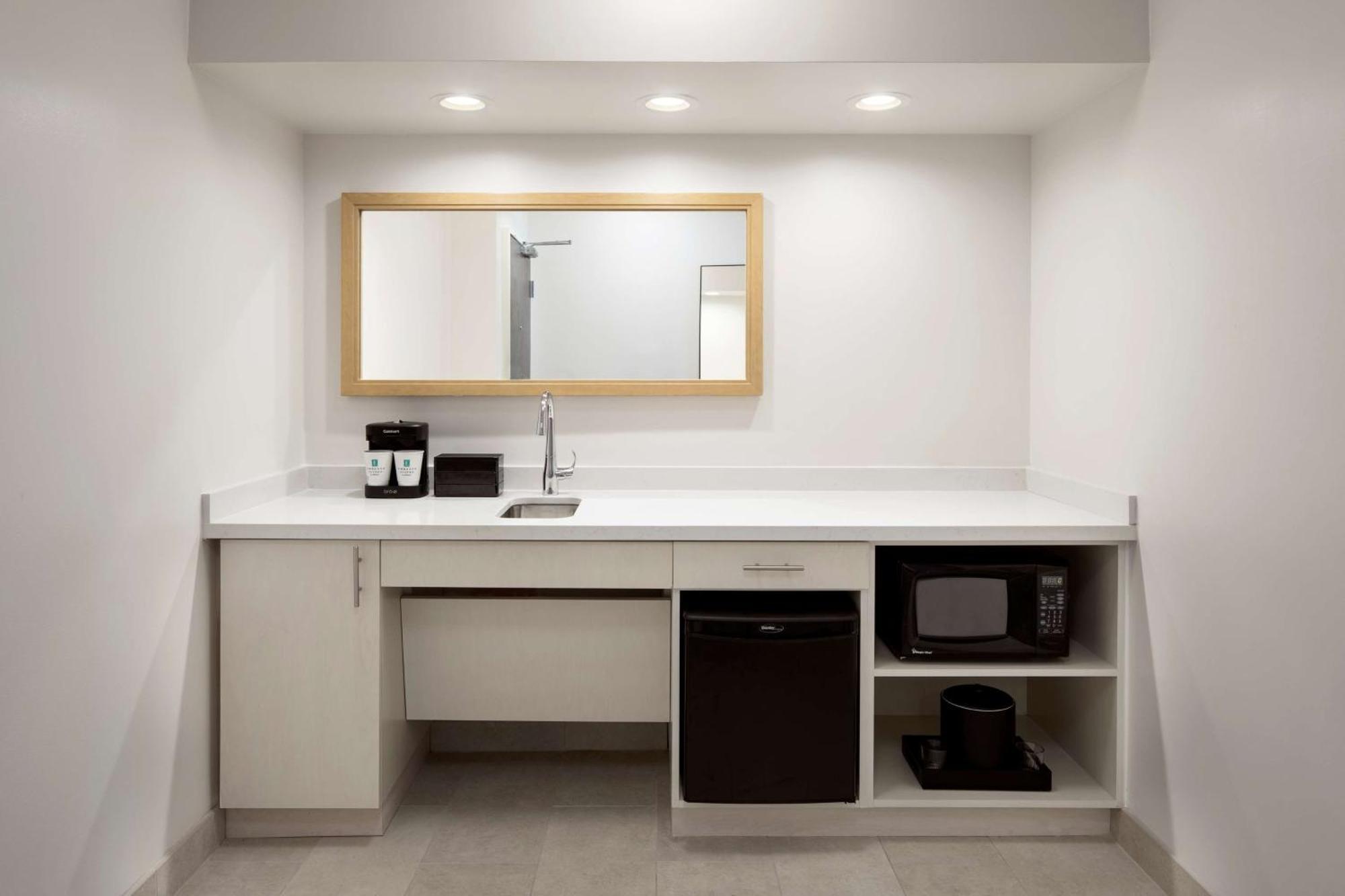 Embassy Suites By Hilton Tampa Airport Westshore Exteriör bild