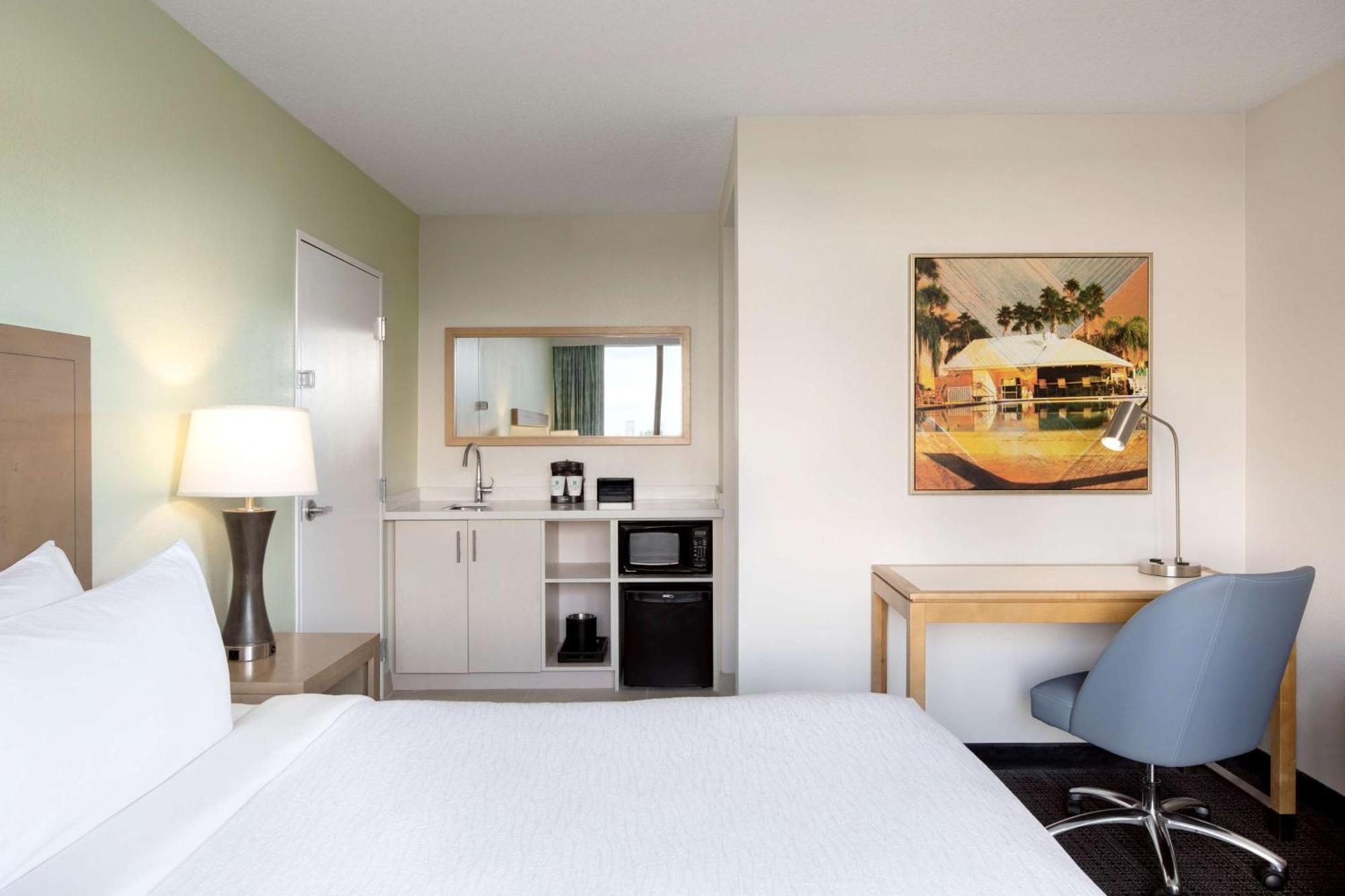 Embassy Suites By Hilton Tampa Airport Westshore Exteriör bild