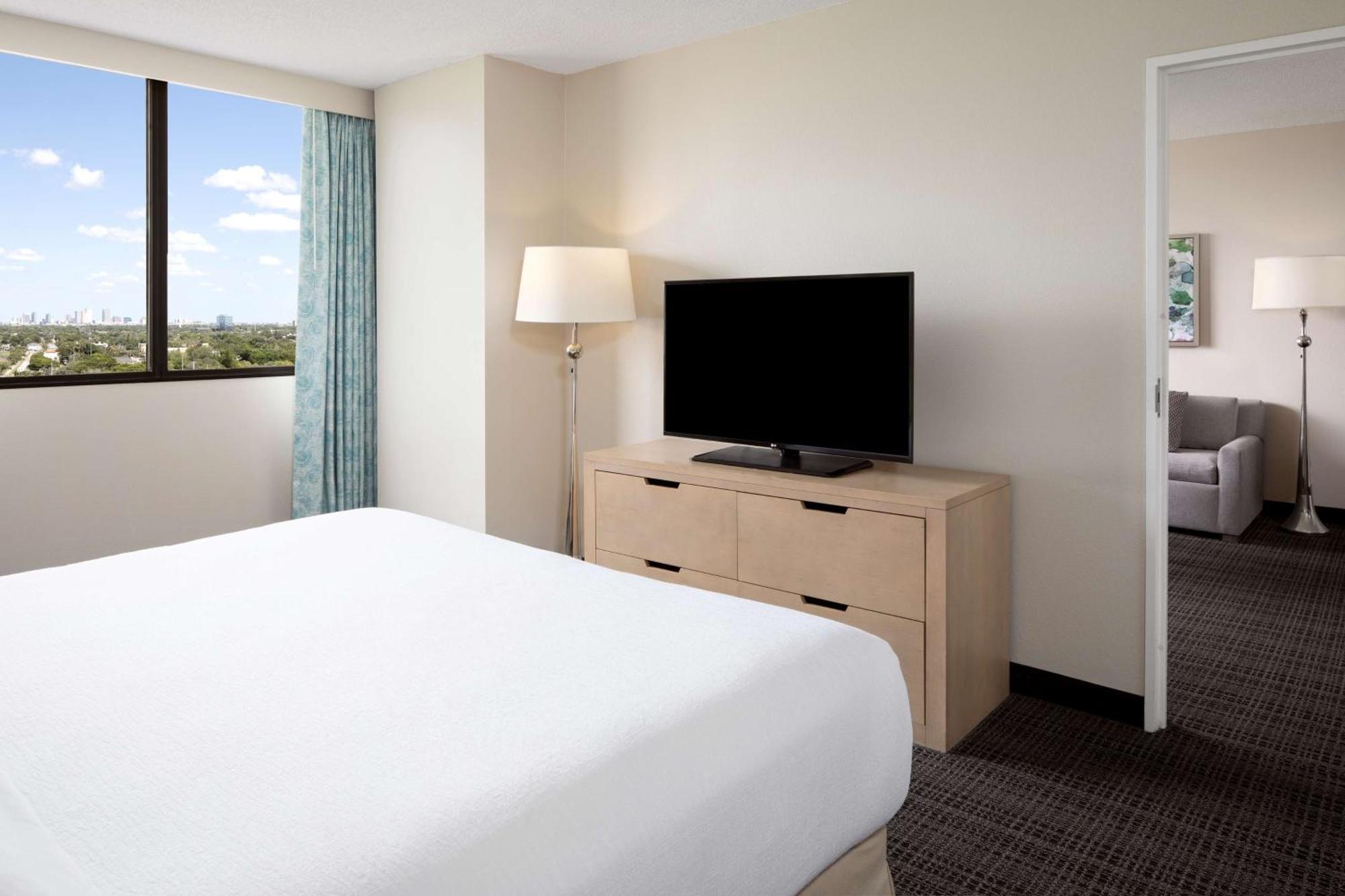 Embassy Suites By Hilton Tampa Airport Westshore Exteriör bild