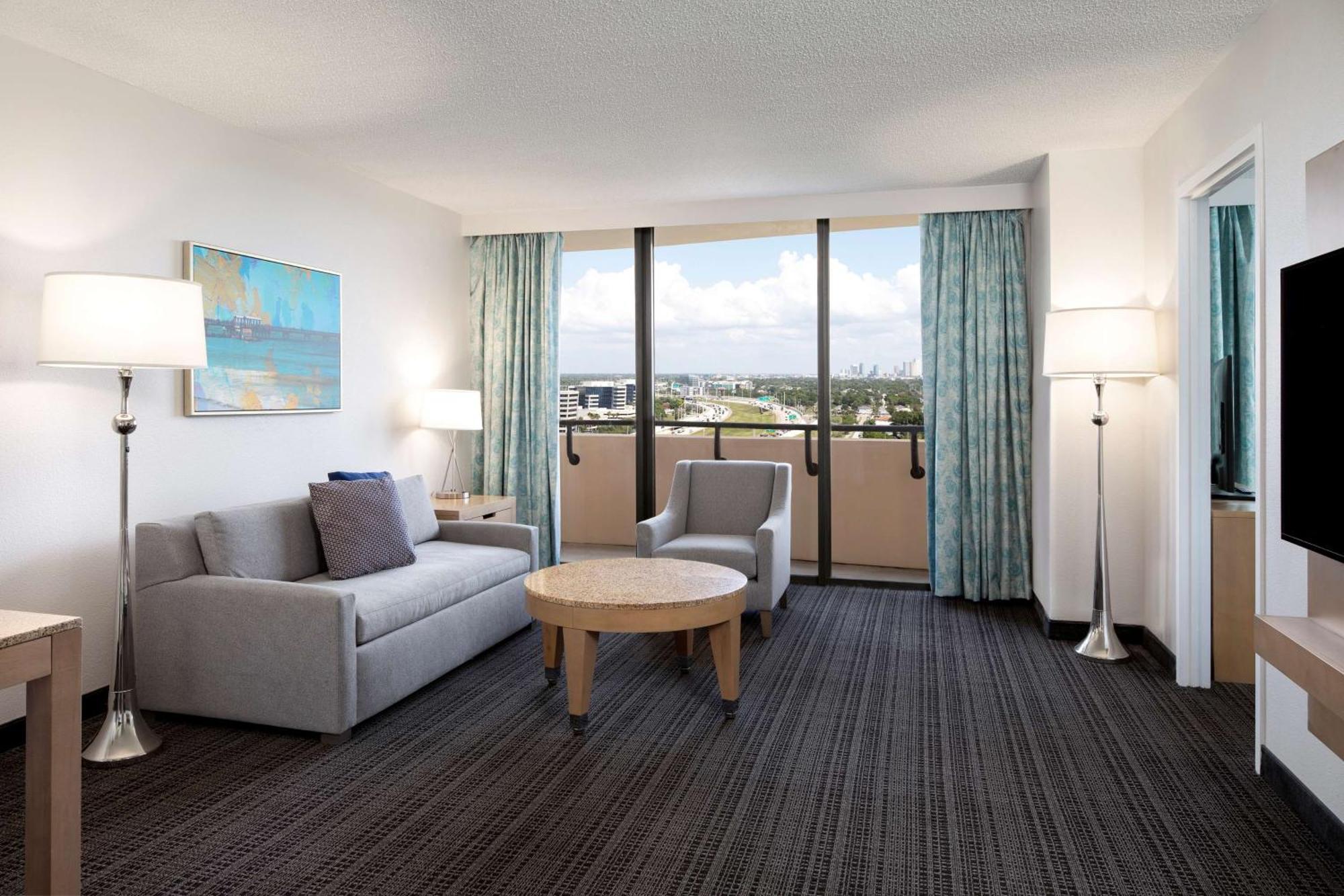Embassy Suites By Hilton Tampa Airport Westshore Exteriör bild