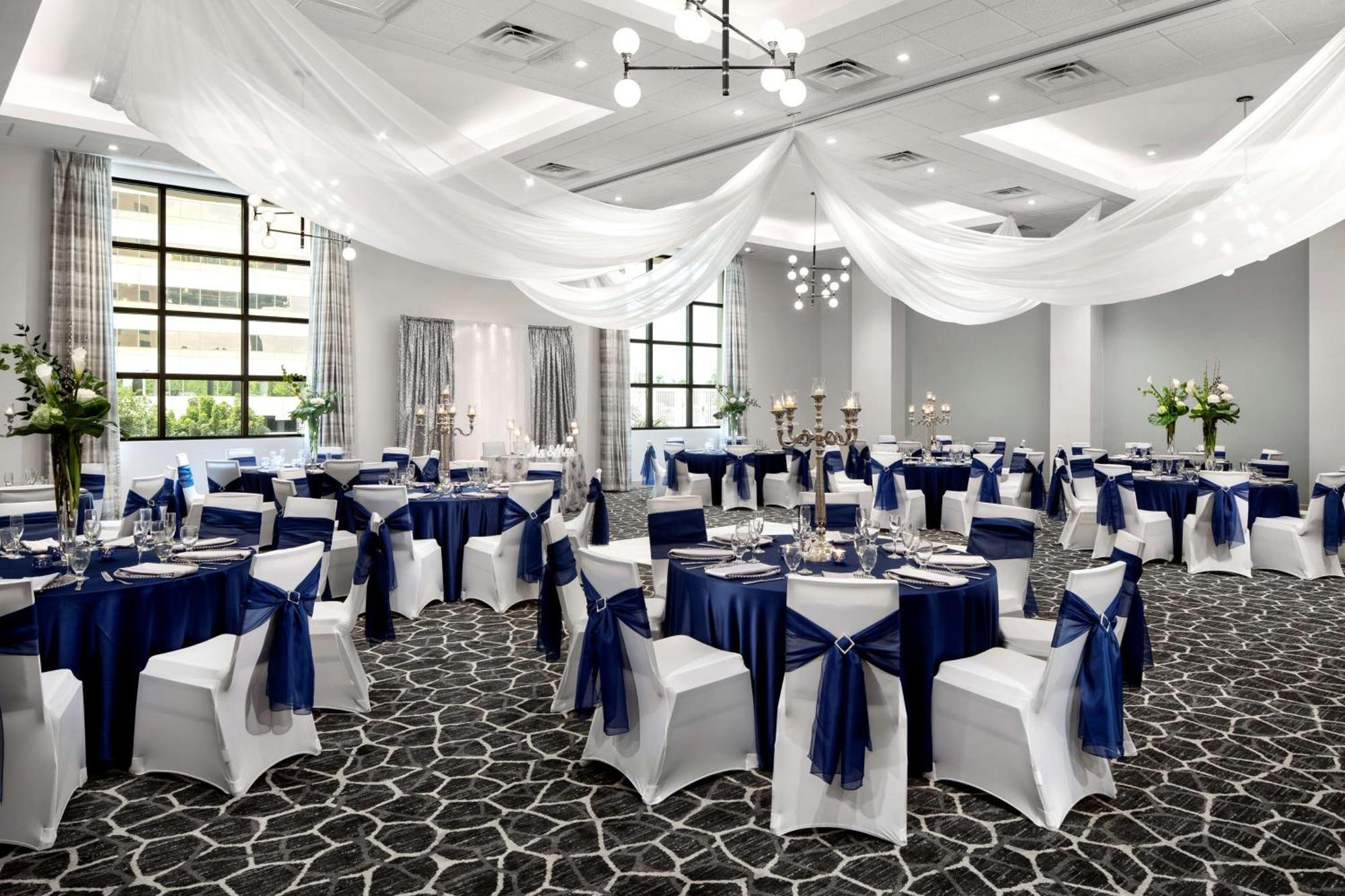 Embassy Suites By Hilton Tampa Airport Westshore Exteriör bild