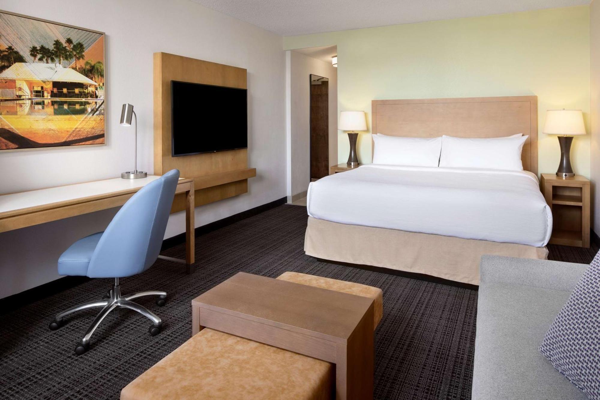 Embassy Suites By Hilton Tampa Airport Westshore Exteriör bild