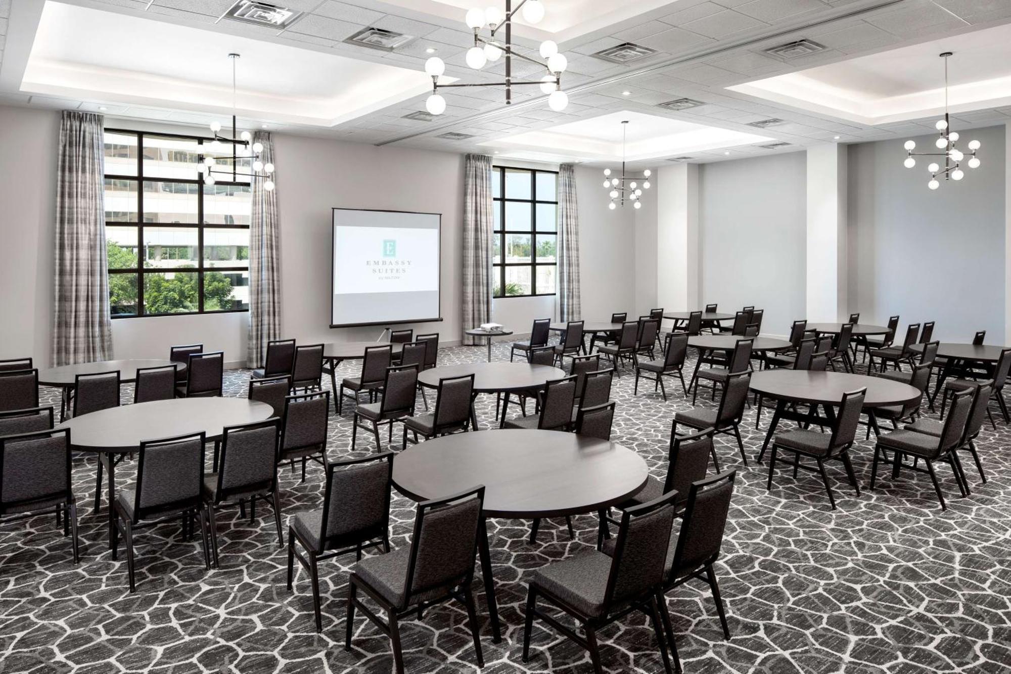 Embassy Suites By Hilton Tampa Airport Westshore Exteriör bild