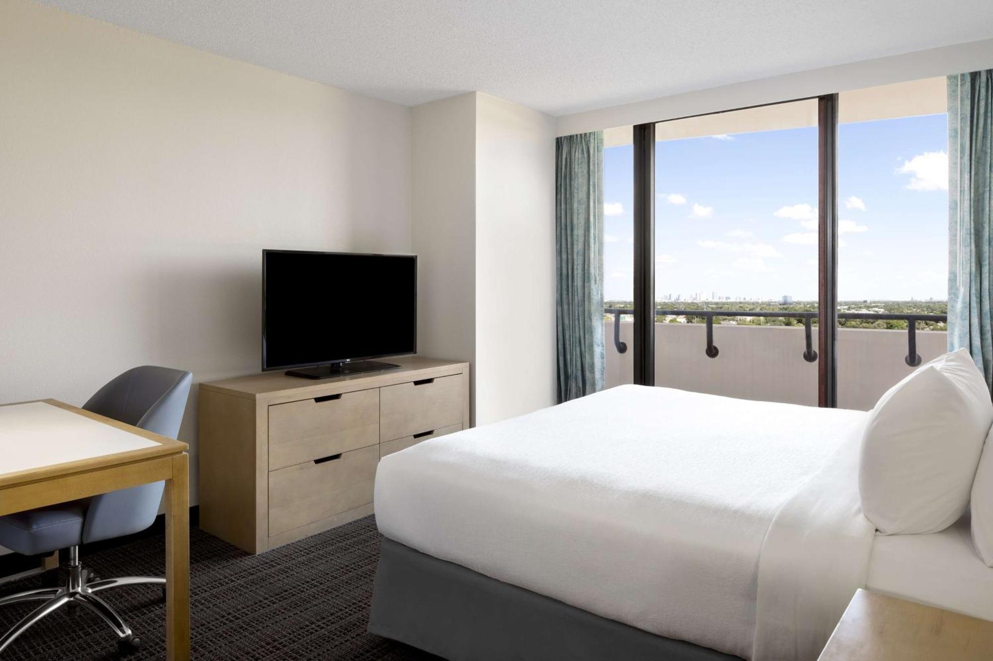 Embassy Suites By Hilton Tampa Airport Westshore Exteriör bild